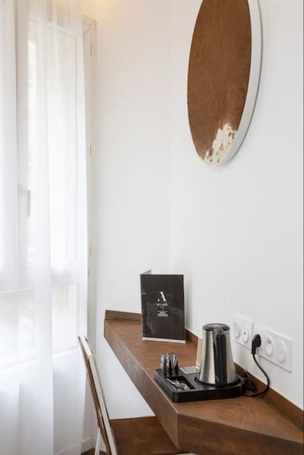 Atypik Hotel Clichy Bagian luar foto