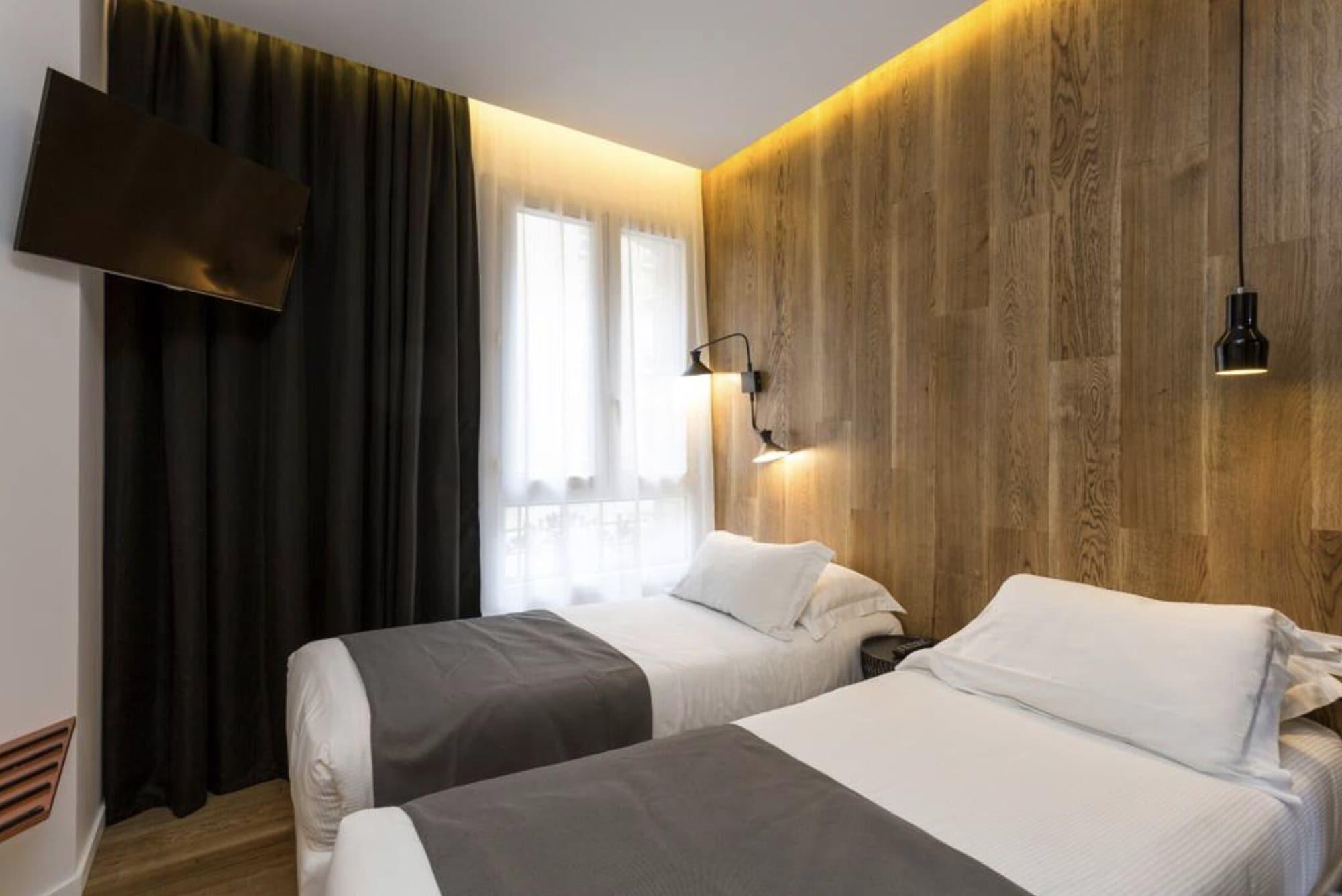 Atypik Hotel Clichy Bagian luar foto
